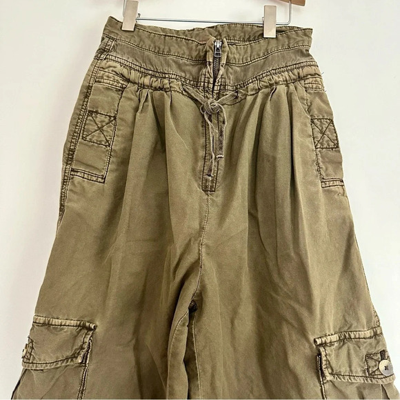 Free People Fly Away Parachute Pant in Army high-waist cargo pockets  size 0 - Picture 9 of 10
